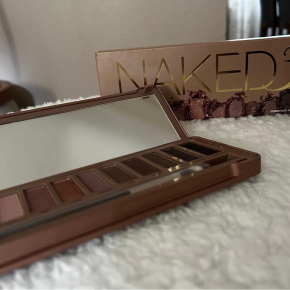 Urban Decay Brown Eyeshadow Palette with Matte and Shimmer - Picture 1 of 2